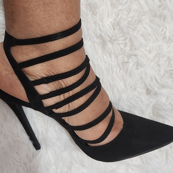 Revamped faux suede, black pumps. 4.5 inches heels. US size 8 - Picture 2 of 3